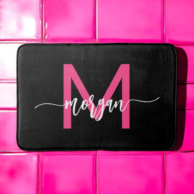 Hot Pink Black Monogram Girl's Dorm Room Badematte (Von Creator hochgeladen)