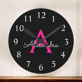 Hot Pink Black Script Girl Monogram Name Runde Wanduhr
