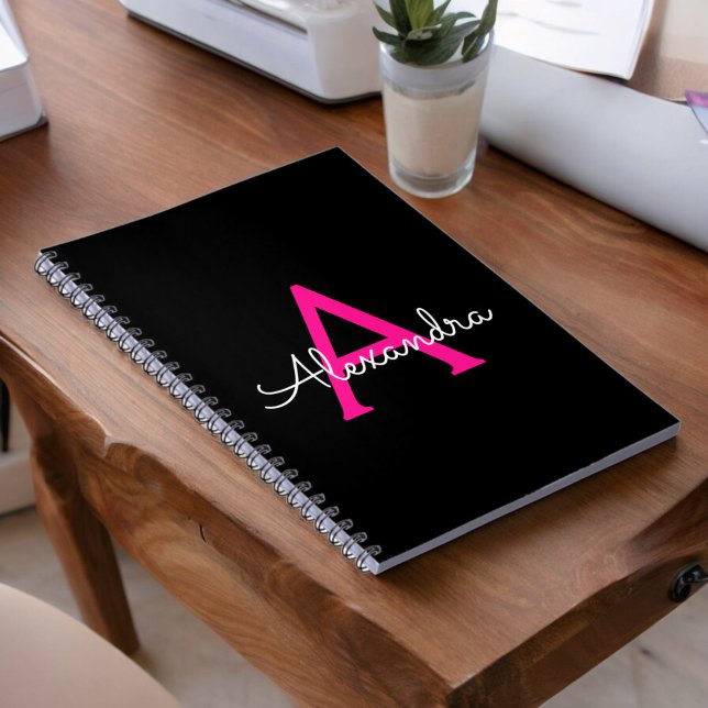 Hot Pink Black Script Name der Girl Monogram Notizblock (Von Creator hochgeladen)