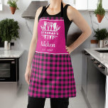 Hot Pink Buffalo Kariert Küche Name Schürze<br><div class="desc">Die stilvolle Karierte Kitchen Name Schürze, ein Muss-Accessoire für den modernen Koch. Diese Schürze aus hochwertigen Materialien kombiniert klassisches Büffel-kariertes Design mit einer personalisierten Touch. Die Schürze wurde sowohl für Stil als auch Funktionalität konzipiert und weist ein zeitloses Büffel-kariertes Muster auf, das jeder Küche eine Touch rustikalen Charmes verleiht. Die...</div>