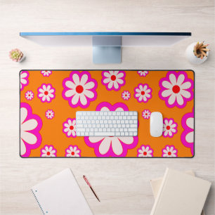 Hot Pink Daisy auf Burnt Orange Retro BOHO Floral Schreibtischunterlage