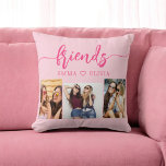 Hot Pink Friends 3 Foto Freundschaftskollektion Kissen<br><div class="desc">Feiern Sie Ihre Freundschaft mit dem Friends 3 Foto Friendship Collage Throw Kissen. Dieses personalisierte Kissen besticht durch eine wunderschön gestaltete Collage aus drei hochgeschätzten Fotos, in der Sie mit Ihren Freunden besondere Momente erleben. Aus hochwertigen Materialien gefertigt, fügt es jedem Raum eine stilvolle und sentimentale Touch hinzu. Dieses Kopfkissen...</div>