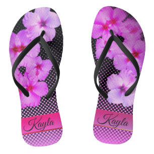 Hot-Pink-Hibiskus auf Schwarz und Rosa überprüft Flip Flops