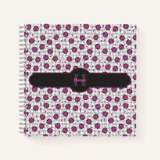 Hot Pink Ladybug Muster auf Gray Gingham Monogram Notizbuch (Vorderseite)