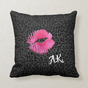 Hot Pink Lipgloss Kiss Black Leopard mit Monogramm Kissen