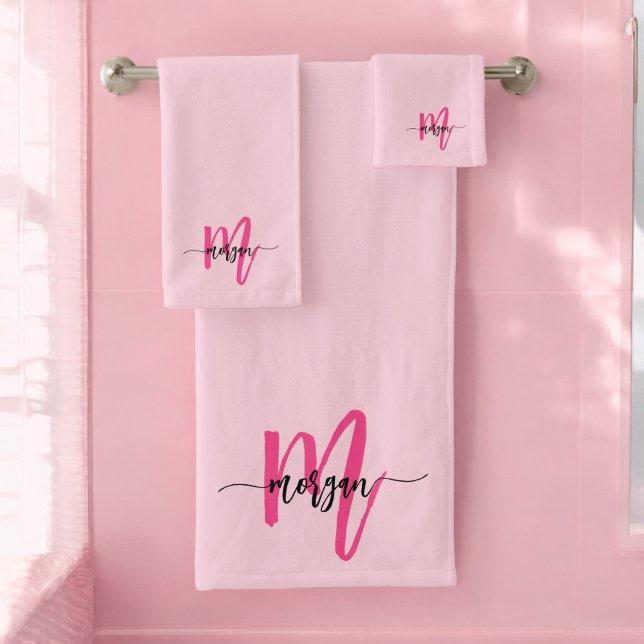 Hot Pink Modern Script Girl Monogram Name Badhandtuch Set (Von Creator hochgeladen)