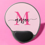 Hot Pink Modern Script Girl Monogram Name Gel Mousepad<br><div class="desc">Fügen Sie Ihrem Arbeitsbereich mit unserem Hot Pink Modern Script Girly Monogram Name Mouse Pad einen Pop Farbe hinzu! Dieses Mouse-Pad vereint Stil mit Praxisnähe und zeichnet sich durch ein lebhaftes, rosa Design aus, das mit Ihrem Namen in einem schicken, modernen Drehbuch personalisiert ist. Die glatte Oberfläche sorgt für präzise...</div>