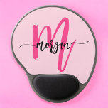 Hot Pink Modern Script Girl Monogram Name Gel Mousepad<br><div class="desc">Fügen Sie Ihrem Arbeitsbereich mit unserem Hot Pink Modern Script Girly Monogram Name Mouse Pad einen Pop Farbe hinzu! Dieses Mouse-Pad vereint Stil mit Praxisnähe und zeichnet sich durch ein lebhaftes, rosa Design aus, das mit Ihrem Namen in einem schicken, modernen Drehbuch personalisiert ist. Die glatte Oberfläche sorgt für präzise...</div>