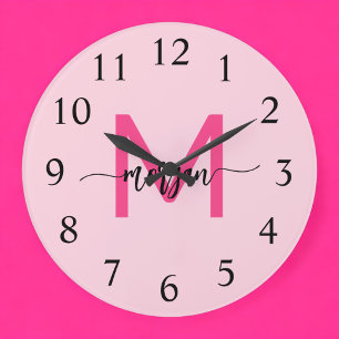 Hot Pink Modern Script Girl Monogram Name Große Wanduhr