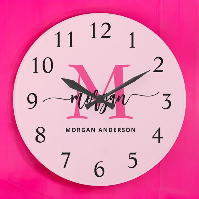 Hot Pink Modern Script Girl Monogram Name Große Wanduhr (Von Creator hochgeladen)