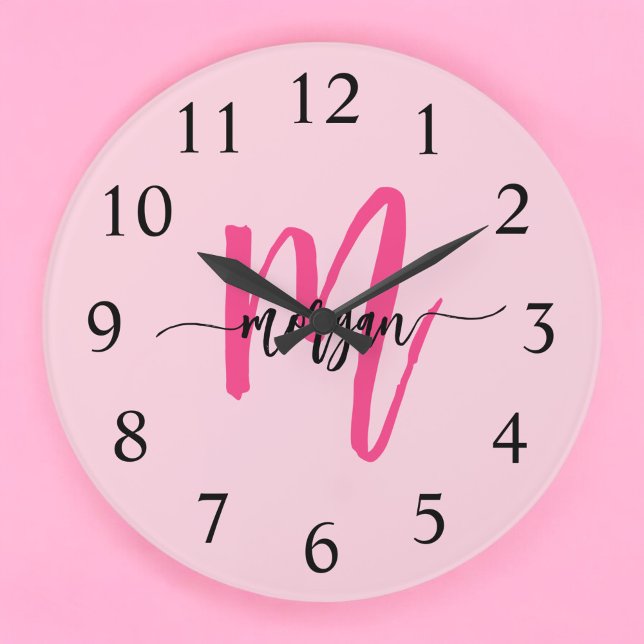 Hot Pink Modern Script Girl Monogram Name Große Wanduhr (Von Creator hochgeladen)