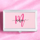 Hot Pink Modern Script Girl Monogram Name Visitenkarten Dose<br><div class="desc">Machen Sie eine berufliche Aussage mit unserem Hot Pink Modern Script Girly Monogram Name Business Card Case! Dieses elegante und stilvolle Gehäuse besticht durch ein fett rosa Design, das mit Ihrem Namen in einem eleganten, modernen Drehbuch für eine schicke, individuelle Touch personalisiert ist. Ideal zum Tragen und Schützen Ihrer Visitenkarten,...</div>