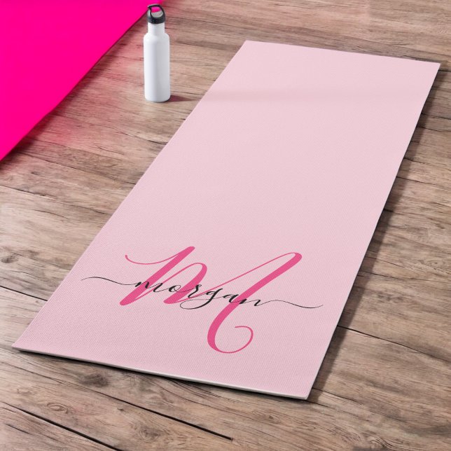 Hot Pink Modern Script Girl Monogram Name Yogamatte (Von Creator hochgeladen)