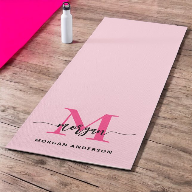 Hot Pink Modern Script Girl Monogram Name Yogamatte (Von Creator hochgeladen)