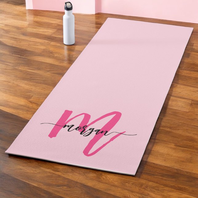 Hot Pink Modern Script Girl Monogram Name Yogamatte (Von Creator hochgeladen)