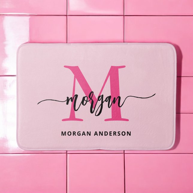 Hot Pink Monogram Girl's Dorm Room Badematte (Von Creator hochgeladen)