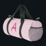 Hot Pink Monogram Name Girl's Script Sports Duffle Bag<br><div class="desc">Mit dieser schicken Duffle-Tasche, die sowohl Flair als auch Funktion ausstrahlt, trainieren Sie im Fitnessraum oder auf Reisen. Das weiche rosa Design in Verbindung mit einem auffallend heißen rosa Monogramm verleiht Ihrem unterwegs-erfahrenen Personal ein Gefühl von persönlichem Luxus. Die geräumige Inneneinrichtung bietet viel Platz für das Wesentliche, während die Seitengitter-Tasche...</div>