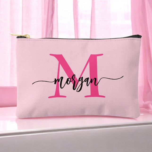 Hot Pink Monogram Name Girl's Script Zubehörtasche (Von Creator hochgeladen)