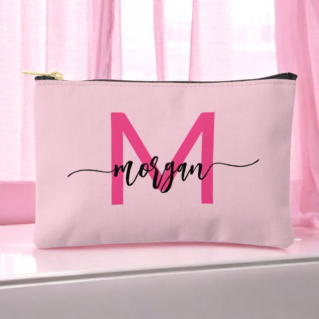 Hot Pink Monogram Name Girl's Script Zubehörtasche (Von Creator hochgeladen)