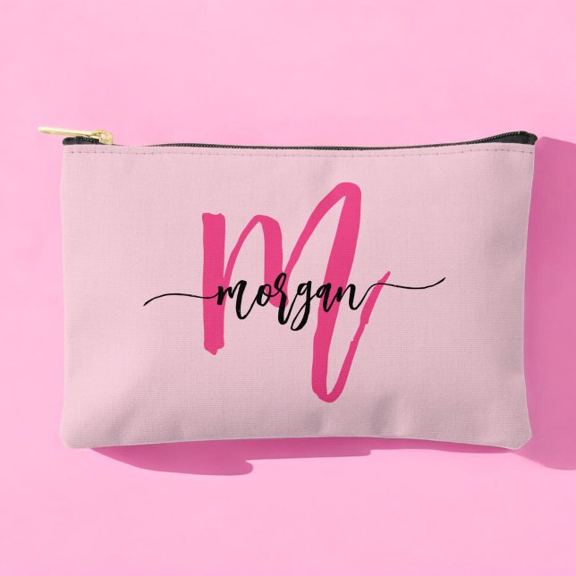 Hot Pink Monogram Name Girl's Script Zubehörtasche (Von Creator hochgeladen)