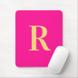 Hot Pink Simple Modern Monogram Mousepad<br><div class="desc">Das ist ein einfaches, modernes, personalisiertes Monogramm-Design. Dieses stilvolle Design in trendigem heißen Rosa/Fuchsia mit stilvoller Typografie. Es ist ideal für ein personalisiertes Geschenk oder ideal als niedliches neues Geschenk für sich. Fügen Sie einfach Ihren Anfangsbuchstaben hinzu, indem Sie ihn in dieses Textfeld eingeben. Karo aus dem Entwurfsbearbeitungsprogramm, um die...</div>
