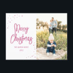 Hot Pink Snow Script Foto Feiertagspostkarte<br><div class="desc">Mit dieser festlichen und lustigen Foto-Postkarte machen Sie eine stilvolle Erklärung in dieser Urlaubssaison. An der Vorderseite befinden sich moderne Schriftart, die sich komplett an skurrile Schneepunkte anpassen lassen. Füllen Sie die Rückseite mit Ihrer Rücksendeadresse, Empfängeradresse und Ihrer eigenen benutzerdefinierten Nachricht aus - oder löschen Sie einfach den Platzhaltertext, um...</div>