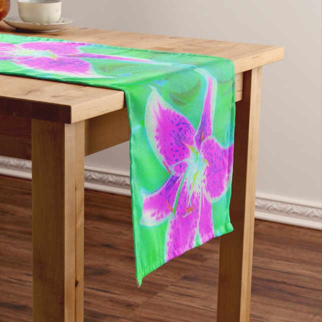 Hot Pink Stargazer Liege auf Türkis und Grün Kurzer Tischläufer (Beispiel)