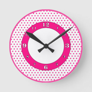 Hot Pink & White Polka Dots Runde Wanduhr