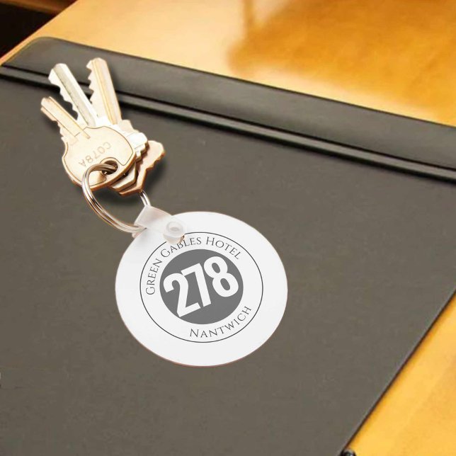 Hotel Name Plus Zimmernummer auf einem Schlüsselan Schlüsselanhänger (Von Creator hochgeladen)