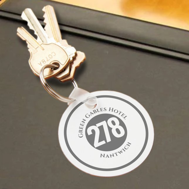 Hotel Name Plus Zimmernummer auf einem Schlüsselan Schlüsselanhänger (Von Creator hochgeladen)