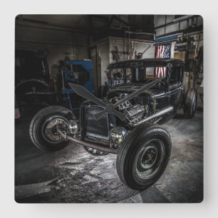 Hotrop in einer Garagenuhr Quadratische Wanduhr