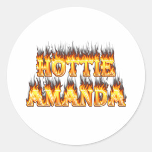 Hottie Amanda Feuer und Flammen. Runder Aufkleber