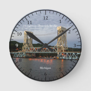 Houghton Hancock Bridge bei Dämmerung Runde Wanduhr
