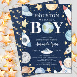 Houston, wir haben eine Junge Außenraumdusche Invi Einladung<br><div class="desc">Adorable Baby Boy Dusche Einladung mit einem Astronauten,  Raketenschiffen,  Planeten & Sternen Set auf einem dunkelblauen Hintergrund. Dreh unseren niedlichen Jungs Einladung zu einem koordinierenden Shooting Star zurück. Besuchen Sie unseren Shop für unsere gesamte Linie inklusive der passenden Verlosung und Buchkarten.</div>