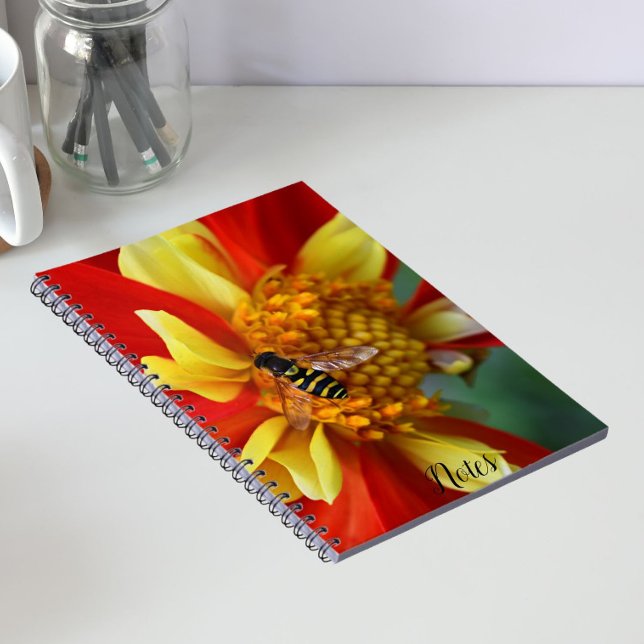 Hover Fly on Orange and Yellow Dahlia Notizblock (In Situ)