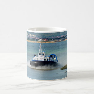 Hovercraft trifft in Ryde ein Tasse