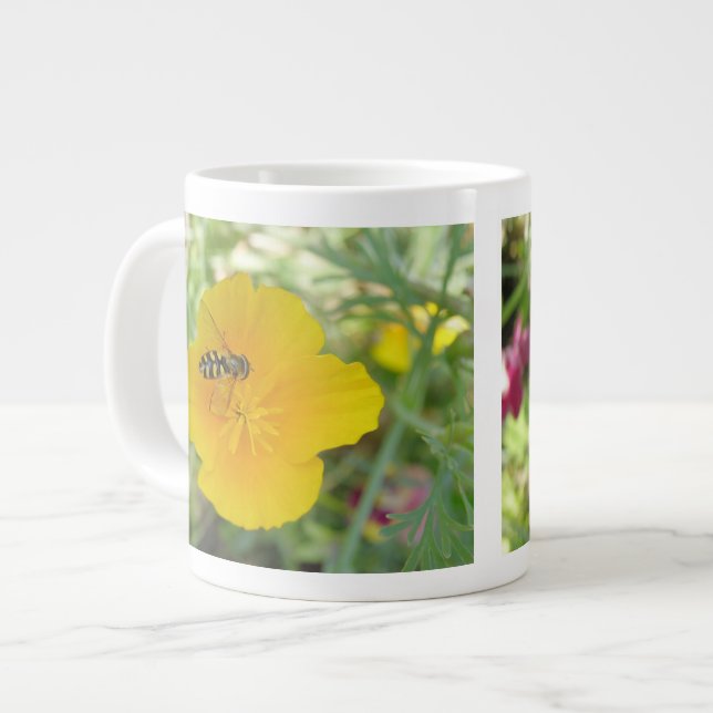 Hoverfly und kalifornische Poppy-Tasse Jumbo-Tasse (Vorderseite Links)