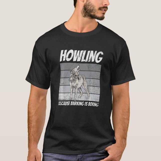Howing, weil Barken für einen Wolf langweilig ist T-Shirt (Vorderseite)