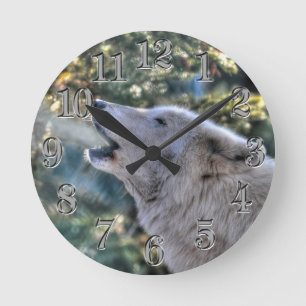 Howling Arctic Gray Wolf Portrait Runde Wanduhr