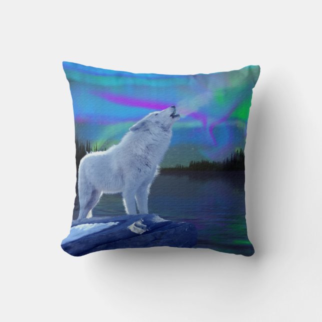Howling Arctic Wolf & Aurora Wildlife Throw Kissen (Vorderseite)