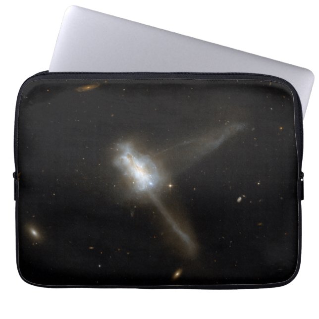 Hubble-Interagiergalaxie IC 883 Laptopschutzhülle (Vorderseite)