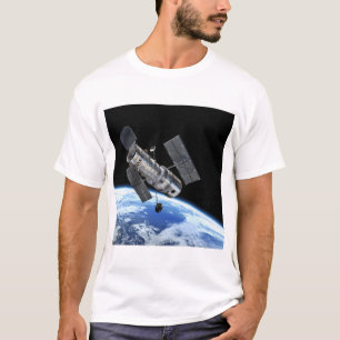 Hubble-Weltraumteleskop im Erdumlaufbahn-NASA-Foto T-Shirt