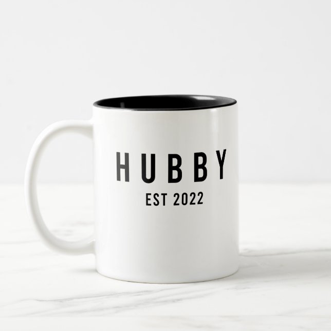 Hubby Est 2022 als Junggeselinnen-Abschied Zweifarbige Tasse (Links)