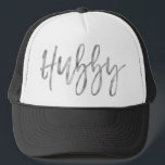 Hubby Silver Foil und White Trucker Hat Truckerkappe<br><div class="desc">Hubby Silver Foil und White Trucker Hat für ihn. Der Hubby-LKW-Hut als ein passender Hut in derselben Sammlung.</div>