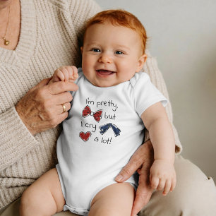 Hübsch, aber ich weine viel – Süßes Mädchen mit Sc Baby Strampler