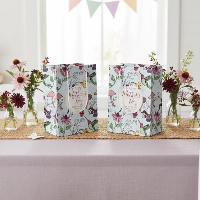 Hübsch Blue Happy Mütter Day Hummingbird Garden Mittlere Geschenktüte (Colorful Hummingbird & Flowers Gift Bag for Her. Cute Blue Hummingbirds Floral Mother's Day Pattern)