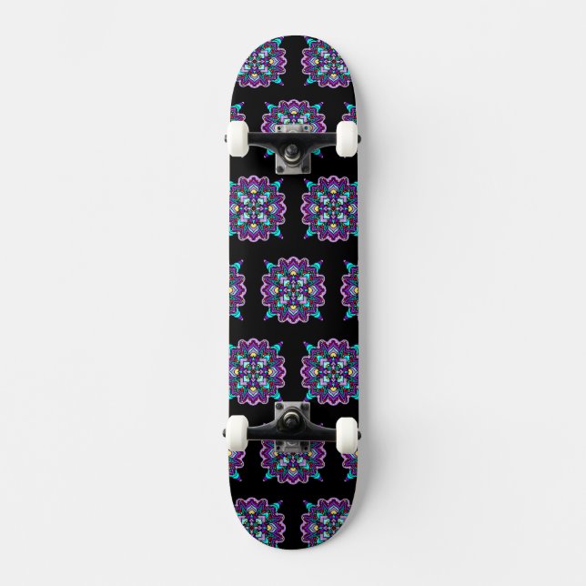 Hübsch farbenfroh Lila Mandala Mystical Skateboard (Vorderseite)