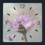 HÜBSCH IN PINK WASSER LILILIS GROSSE KLOCK QUADRATISCHE WANDUHR<br><div class="desc">Einer meiner absoluten Favoriten - die atemberaubende Wasserlilie vom Lily Pond im NY Botanical Gardens. Freuen Sie sich auf die Möglichkeit, sie auf diese Uhr zu setzen, damit Sie sich wohl fühlen können. Sie können den Namen einfach löschen oder ändern - wie Sie möchten und die Farbe der Hände (nicht...</div>