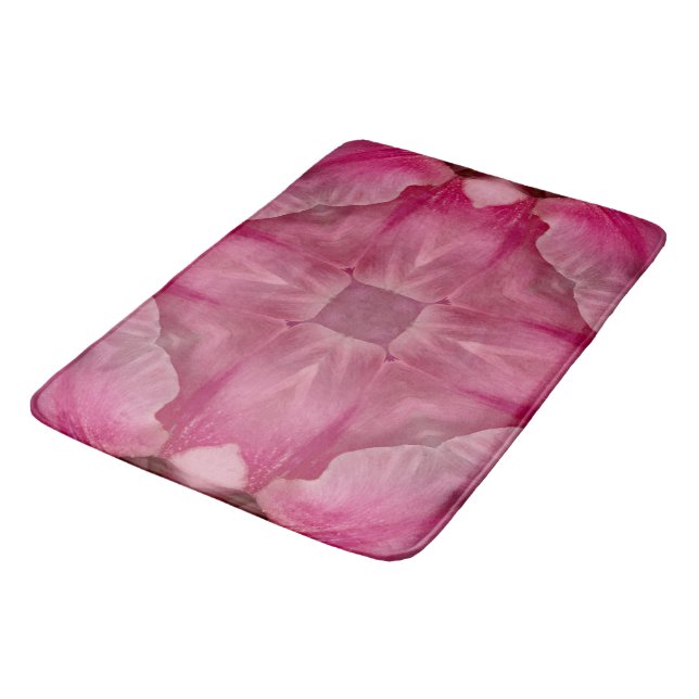 Hübsch in rosa badematte (Schrägansicht)
