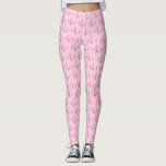 Hübsch Pink Fantasy Mermaid Gemustert Leggings<br><div class="desc">Dieses phantastische Paar gemusterter Leggings zeigt ein digitales Kunstbild einer hübsch rosa Meerjungfrau. Sie hat blondes Haar und blaue Augen und eine rosa Muschel. Ihr Schwanz ist rosa und mit hübsch rosa leuchtenden, rautenförmigen Schuppen bedeckt. Sie trägt eine goldene, herzförmige Halskette und einen goldenen Ring an ihren Fingern. Ihre Nägel...</div>